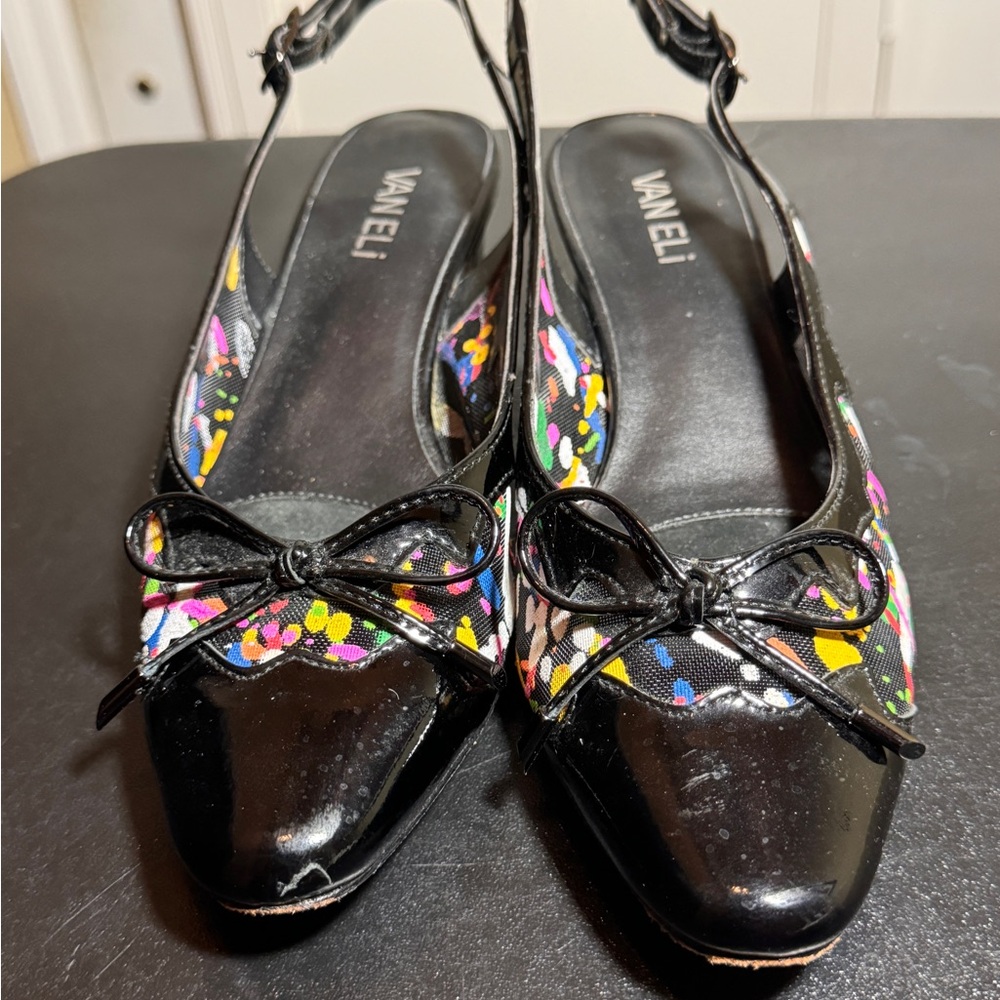 Vaneli size 7.5M paint splatter design sling back shoes with bow details